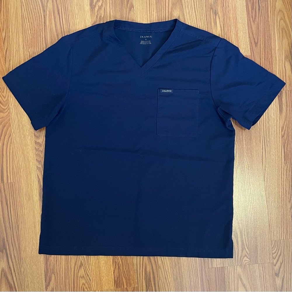 Jaanuu Men’s Navy 2-pocket V-neck Scrub Top